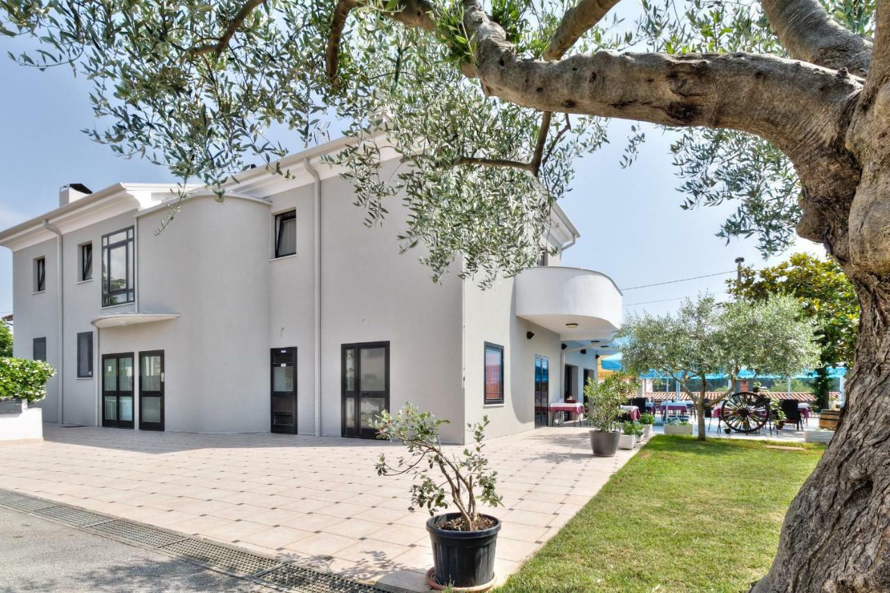 Apartments El Faro Savudrija Exterior foto